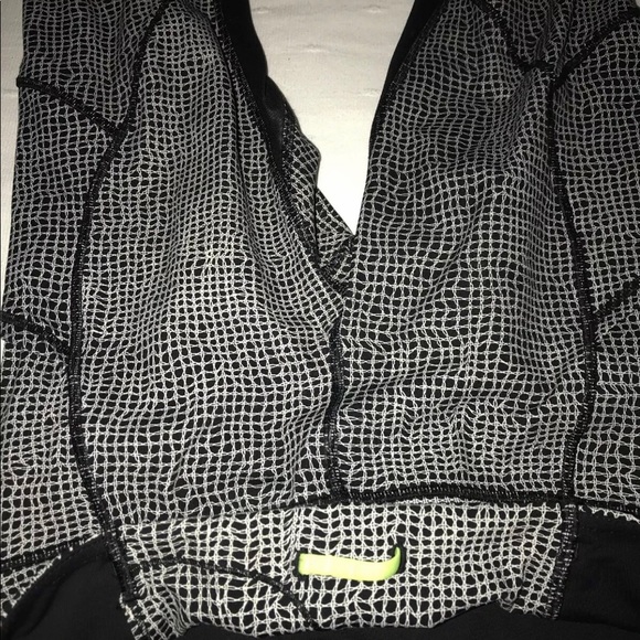 Lululemon leggings size 4 - Picture 6 of 6